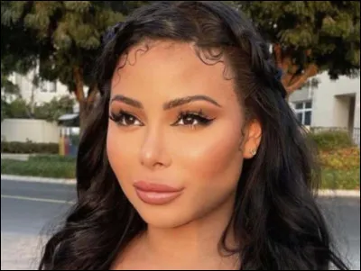 Où Maëva Ghennam habite-t-elle ?