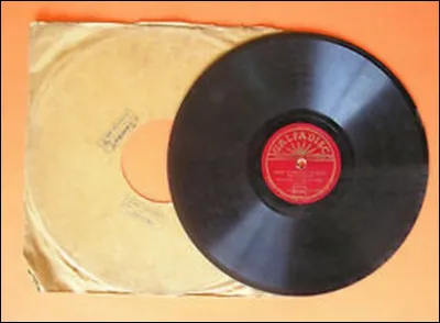 Chaque constructeur avait sa propre fréquence de rotation. Laquelle s'est imposée comme standard dans les années 20 ?