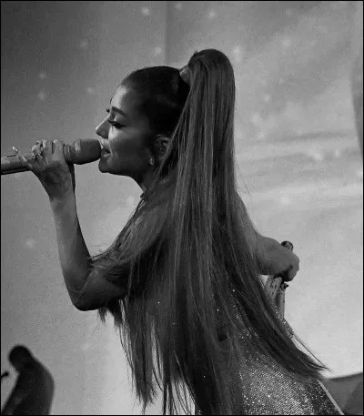 Comment se prénomme son demi-frère ?