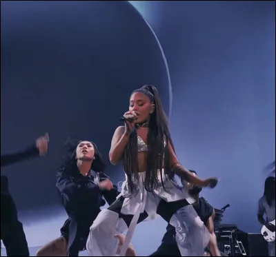 Comment sappelle son premier parfum ?