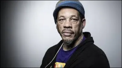 JoeyStarr est un rappeur originaire de la Seine-Saint-Denis.