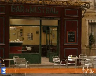 Qui est le patron du bar ?