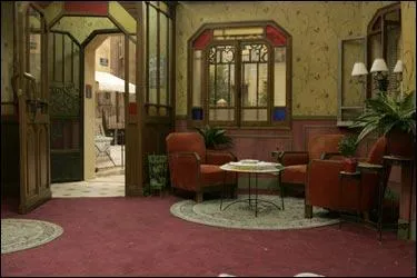 Sur quelle place se trouve cet htel ?