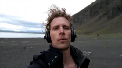 Complétez : 
"Trónir á mergi..."