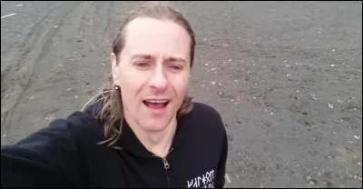 Complétez : 
"Þegar heyrist..."