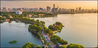 Quelle est celle ville, capitale du Laos, située sur le Mékong qui fut sous occupation française de 1893 à 1946 ?