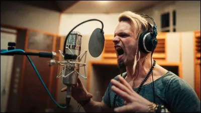 Complétez : 
"Der Boden klebt, wir ham gelebt, alles..."