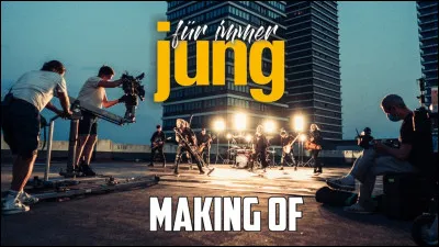 Complétez : 
"Denn unser Beichtstuhl war 'ne..."