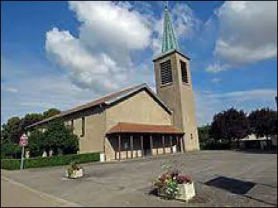 Voici l'&eacute;glise Saint-C&ocirc;me-et-Saint-Damien, &agrave; Louvigny. Village de la Communaut&eacute; de communes du sud Messin, il se situe dans le d&eacute;partement ...