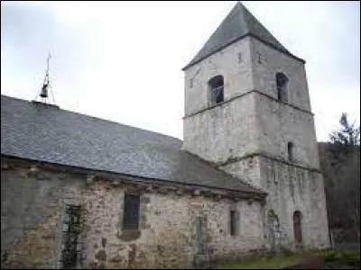 Vous avez sur cette image l'&eacute;glise Saint-Saturnin-Sainte-Florine de Mazoires. Village du parc naturel r&eacute;gional des volcans d'Auvergne, il se situe dans le d&eacute;partement ...