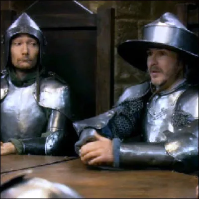 Quel type de casque est le F1, un casque en plastique nickelé très utilisé dans le monde depuis 1985 ?