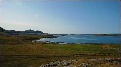 Complétez : 
"Sólin rís á ný og sýnir okkur..."