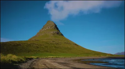 Complétez : 
"Bærinn féll saman og á mig..."