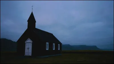 Complétez : 
"Þarna ég dó undir..."