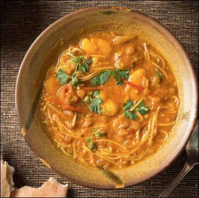 Quelle est cette soupe du Maroc, à base de viande de boeuf ou d'agneau, de vermicelle, de céleri, de lentilles, de pois chiches et d'épices ?