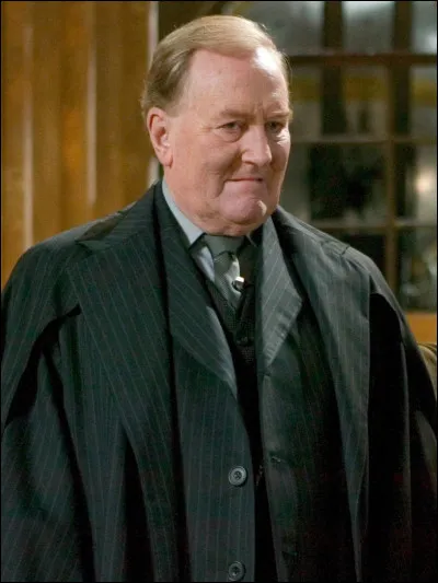 Dans la salle aux prophéties, à quel rang se trouve celle sur Harry et Voldemort ?