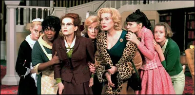 Un film de François Ozon sorti en 2002 et qui dure environ 1 heure 50 minutes. Quel est ce film avec Catherine Deneuve, Isabelle Huppert, Emmanuelle Béart, Fanny Ardant, Virginie Ledoyen, Danielle Darrieux et Ludivine Sagnier, entre autres ?