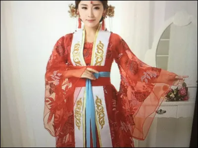 Par rapport à la photo ci-dessus. À quel pays appartient cette tenue ?