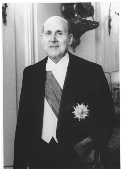 À quel écrivain français, né en 1884, doit-on sur un cargo et la Nuit Kurde ?