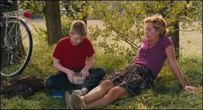 Dans "le Gamin au vélo", Cyril, hébergé dans un foyer pour jeunes, tente désespérément de retrouver son père. Il refuse d'admettre que son père a déménagé sans prévenir, l'a de fait abandonné et a vendu le vélo qu'il lui avait acheté. Samantha, une coiffeuse va s'attacher à lui et arrive à retrouver et racheter le vélo. Qui est le réalisateur ?