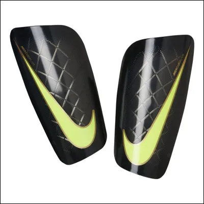 Peut-on interdire à un joueur de jouer car il n'a pas de protège-tibia ou n'en met pas en professionnel ?