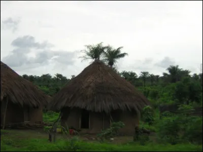 Quelle ancienne colonie française d'Afrique, devenue indépendante le 2 octobre 1958 a pour capitale Conakry ?