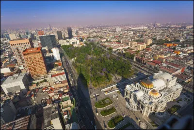 La capitale, Mexico, a été bâtie par les conquérants espagnols sur le site d'une ville aztèque du nom de ...