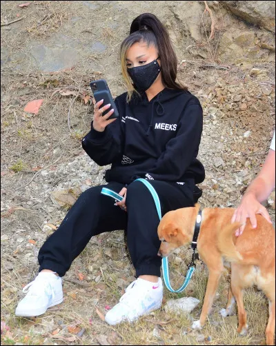 Ariana Grande a 10 chiens. Le pr&eacute;nom de l'un de ses chiens est dans les r&eacute;ponses.