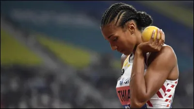 En comp&eacute;tition, combien p&egrave;se le poids lanc&eacute; par les femmes ?