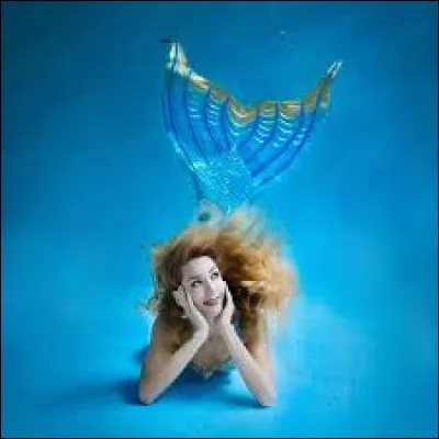 D'après un roman de Maurice G. Dantec, de quelle couleur est la sirène ?