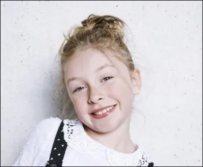 Comment s'appelle cette fille qui fait les Kids United nouvelle génération et les Kids United ?