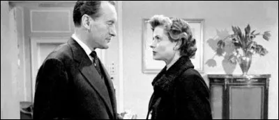 Un couple britannique, Alexander et Katherine Joyce, voyage en Italie. Katherine (Ingrid Bergman) visite seule Naples et ses environs (Cumes, la Solfatare), pendant qu'Alexandre (George Sanders) part à Capri rejoindre son amie Judy. À son retour, le couple décide de divorcer. Qui est le réalisateur de "Voyage en Italie" ?