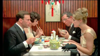 Dans "Le conformiste", Marcello Clerici (Jean-Louis Trintignant) se fond dans une pseudo-normalité : il entre au parti fasciste, se marie par conformisme avec : Giulia, une petite bourgeoise (Stefania Sandrelli), se conforme à ce qu'attendent la société italienne, l'Église et le régime de Mussolini. C'est un film de ...