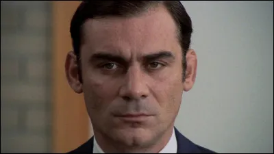 Dans "Enquête sur un citoyen au-dessus de tout soupçon", un chef de la police (Gian Maria Volonte) assassine sa maîtresse et va tout faire pour orienter l'enquête sur lui mais, simultanément, il est promu à la tête de la division politique de la Sûreté de l'État. C'est un film réalisé par ...