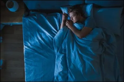 Combien de temps un adulte doit-il se reposer par nuit ?