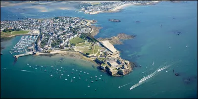 Quelle île à Port-Louis comme capitale ?