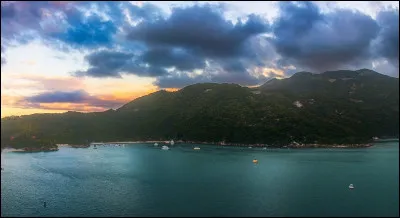 Quelle est cette île des Caraïbes fondée le 1er janvier 1804 avec plus de 11 millions d'habitants et pour capitale Port-au-Prince ?