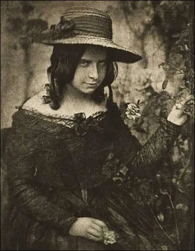 Bien, maintenant tu rentres tranquillement chez toi, quand tu t'aperçois que quelqu'un te regarde bizarrement, que fais-tu ?