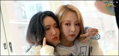 Qui a sorti le solo "Spit it out" ?