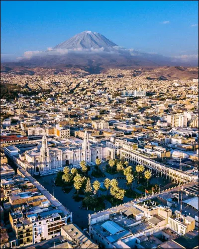 Les plus grandes villes, après la capitale, sont ...