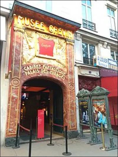 Complète : la façade du musée Grévin est l'œuvre d'...