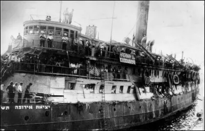 Quel est ce navire qui part de Sète en 1947 vers la Palestine avec à son bord des rescapés de la Shoah, arraisonné par la marine britannique, les passagers sont renvoyés en Europe et le bateau est bloqué à Haïfa où il prend feu en 1952 ?