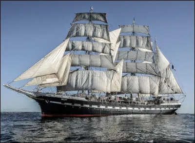 Quel est ce trois-mâts français à coque d'acier lancé en 1898, classé au titre des monuments historiques depuis 1984, star des vieux gréements ?