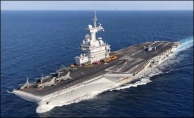 Quel est ce porte-avions nucléaire, pièce maitresse de la Marine nationale française, en service depuis le 7 mai 1994 ?