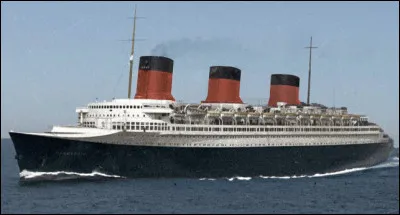 Quel est ce paquebot transatlantique français de 1932, bloqué dans le port de New York et réquisitionné par les États-Uni lors de la Seconde Guerre mondial, détruit par un incendie en 1942 ?