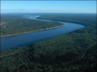 Le plus long fleuve du Canada est le