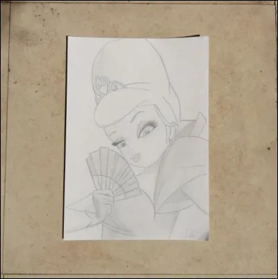 De quelle couleur sont les yeux de Charlotte Leboeuf ? Ils sont...