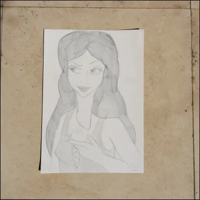 De quelle couleur est la robe de Vanessa ? Elle est...