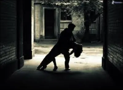 Danse traditionnelle à trois temps, le menuet est attesté en France depuis...