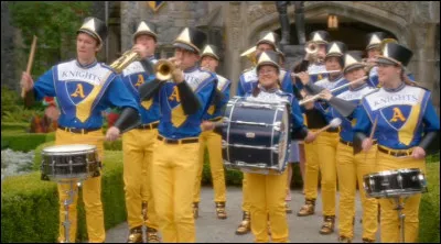 On taccueille avec une grosse fanfare et des confettis.